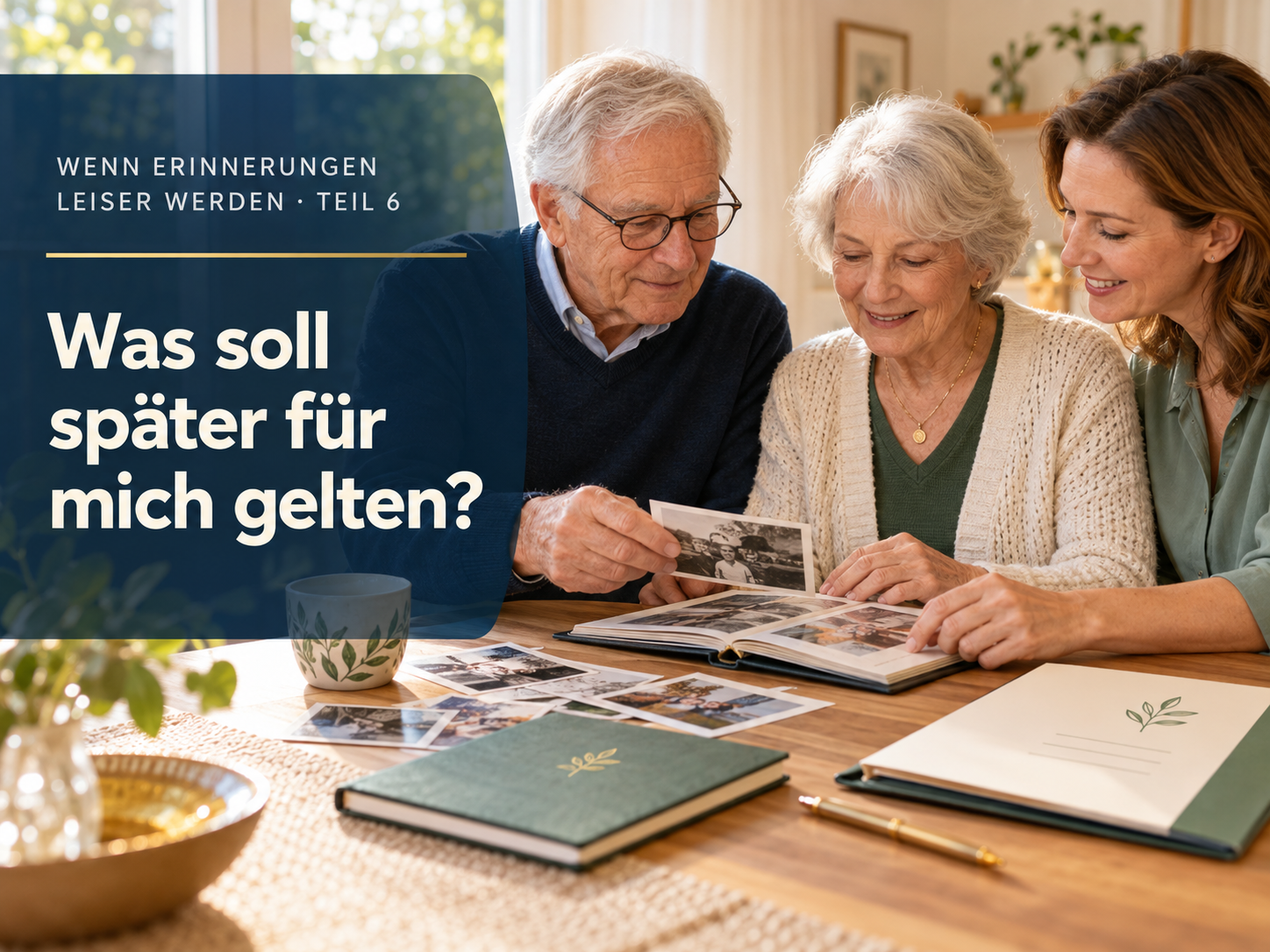 Älteres Paar betrachtet mit einer jüngeren Frau Fotos und Unterlagen; Bildtext: Was soll später für mich gelten?